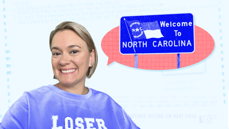 candidati sorridenti davanti a un ufficio postale