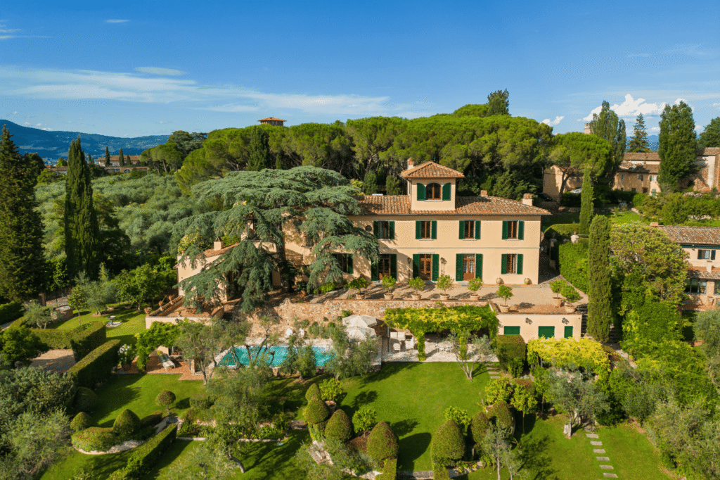 Come Trovare Casa all'Asta a Bergamo e Provincia in Modo Sicuro 2 casa tradizionale italiana con cartello asta