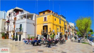 centro storico di barletta con persone al lavoro