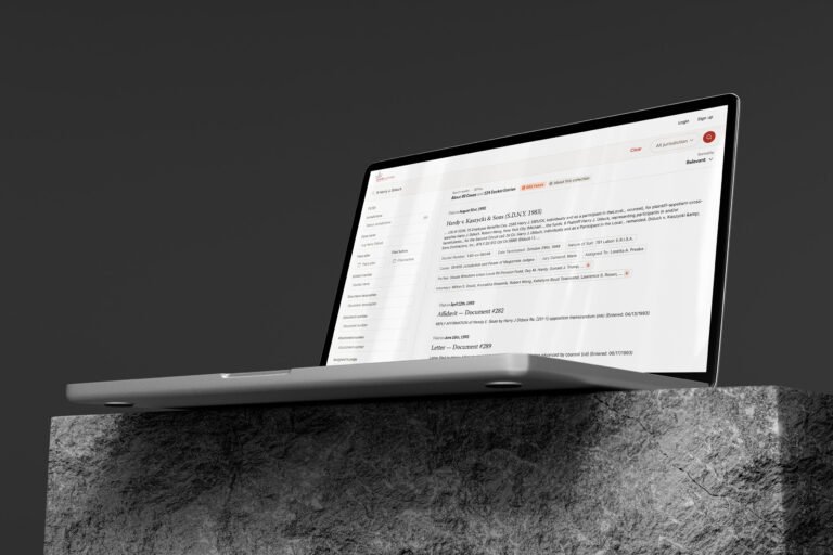 Come Trovare Sentenze Aggiornate del Consiglio di Stato Online 5 computer con schermo di ricerca giuridica aperto