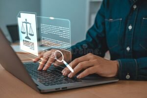 computer con schermo di ricerca giuridica online