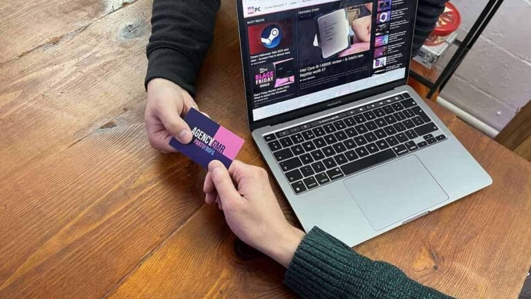 Qual è Il Miglior Lettore NFC Per PC Disponibile Sul Mercato 4 dispositivo lettore nfc in uso su laptop