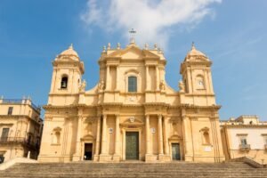 facciata barocca ornata della chiesa di noto