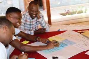 giovani che partecipano a un workshop formativo