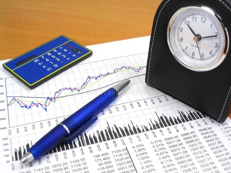 Come Calcolare le Ore di Lavoro in Modo Preciso e Veloce 10 orologio con foglio di calcolo e penna