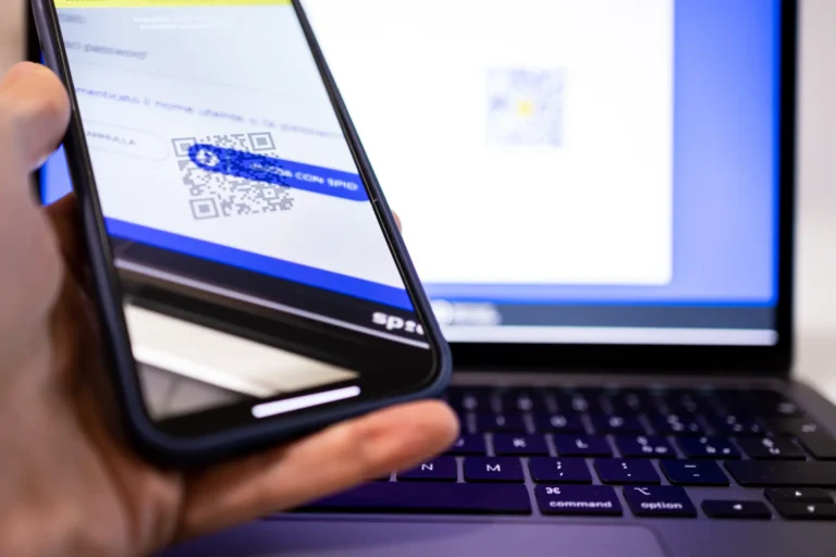 Come Ottenere Il Certificato Di Residenza Fiscale Utilizzando Lo SPID 22 persona che accede online con spid