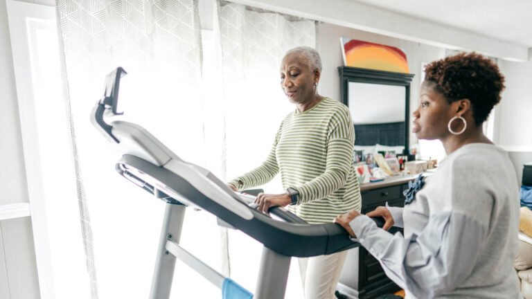 persona che bilancia lavoro e famiglia