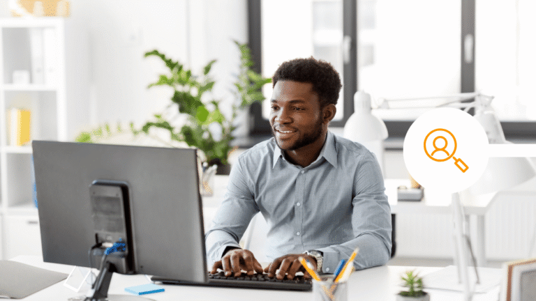 Come Registrarsi Alla PEC Web Mail In Modo Sicuro E Veloce 16 persona che usa computer con posta elettronica sicura