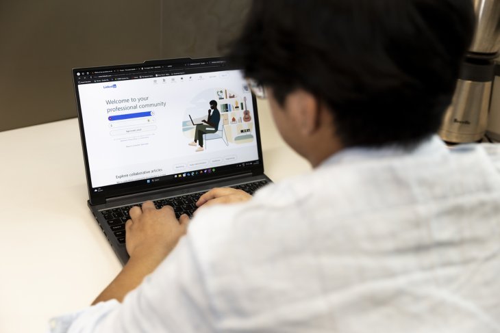 Come Caricare il Cv su LinkedIn in Pochi Semplici Passi