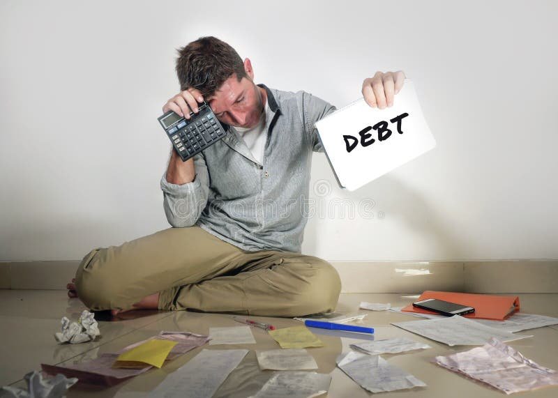 Cosa Fare se il TFR Non È Stato Pagato dall'INPS 2 persona preoccupata con documenti e calcolatrice