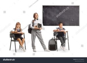 studenti con zaino e libri in aula