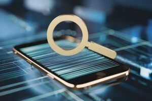 telefono con lente dingrandimento su sfondo digitale