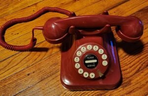 telefono vintage con numeri lampeggianti