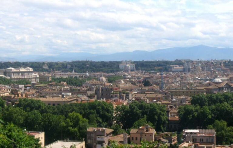 Cos'è Via Toscana Roma e quali servizi offre AIED 38 veduta panoramica di via toscana a roma